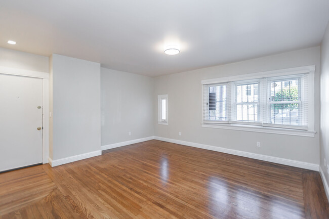 Interior Photo - 609 Ashbury