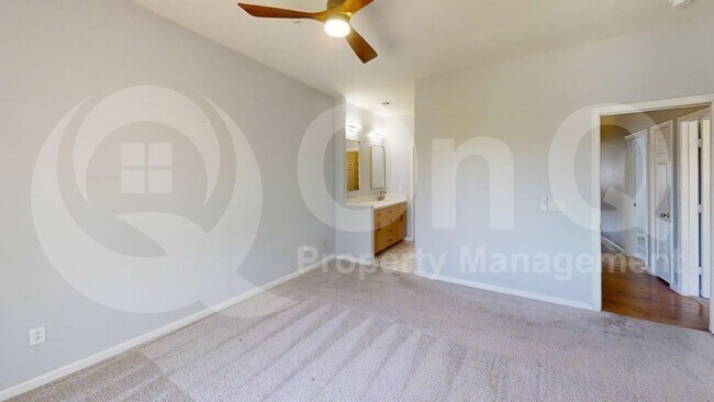Building Photo - 525 N Miller Rd