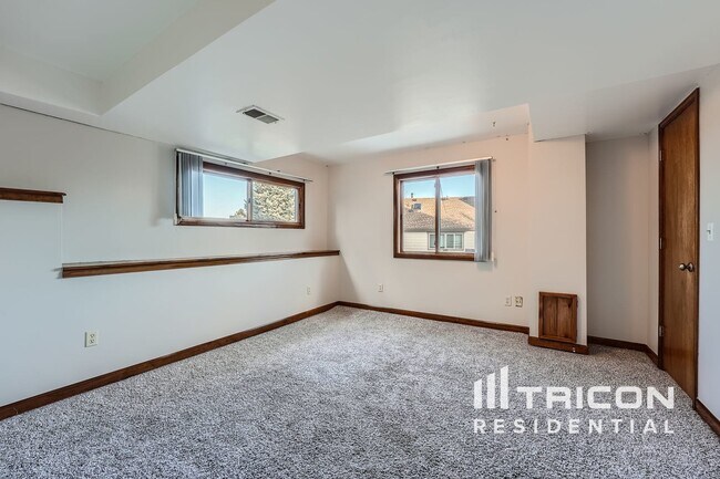 Building Photo - 3606 S Gibralter Cir
