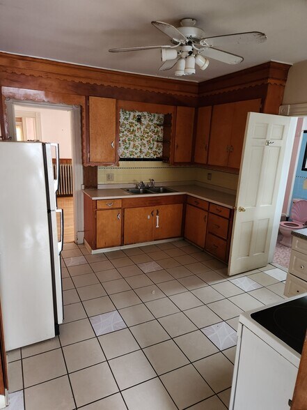 Kitchen - 310 Derby Ave