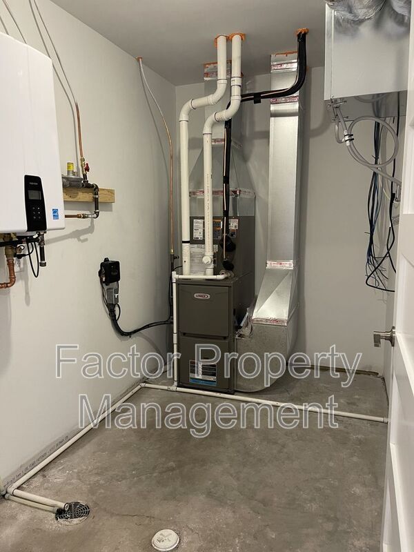 Building Photo - 3130 Scotch Ln