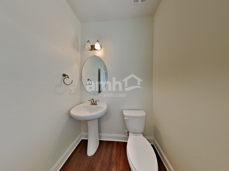 Building Photo - 151 Twin River Dr