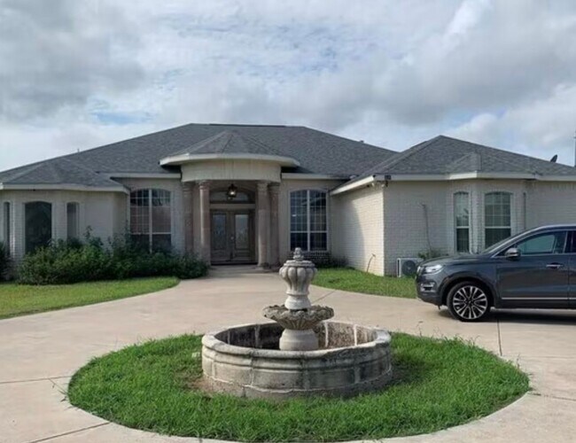 Building Photo - 420 W Palm Dr