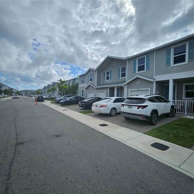 Building Photo - 1720 SE 9th Ave