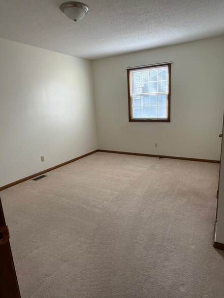 Building Photo - 111 W Golf Ave