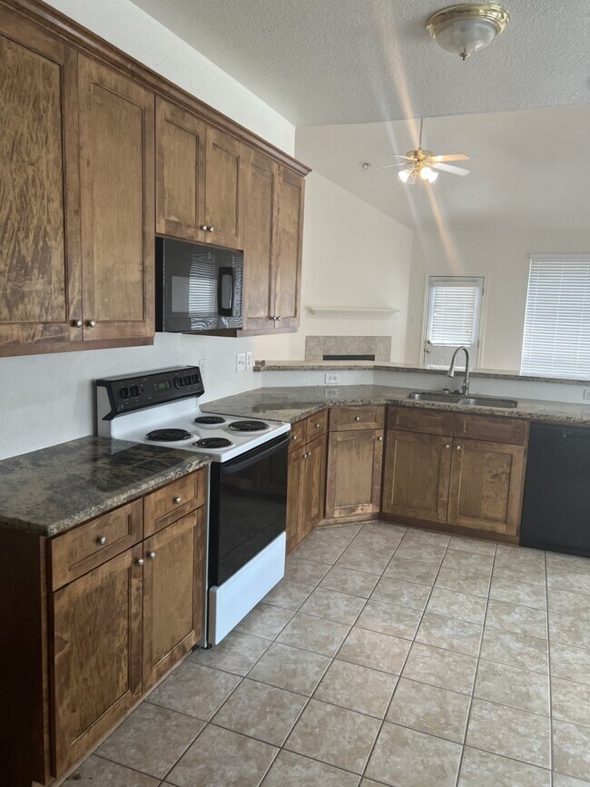 Building Photo - 13433 Hidden Valley Dr