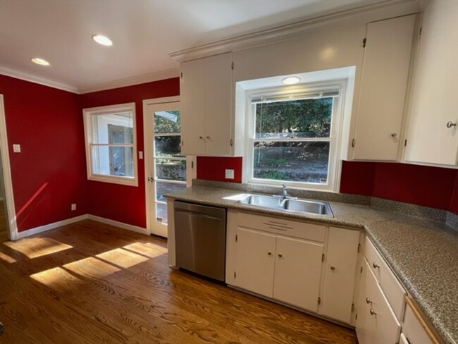 Building Photo - Charming single level home in Orinda-Avail...