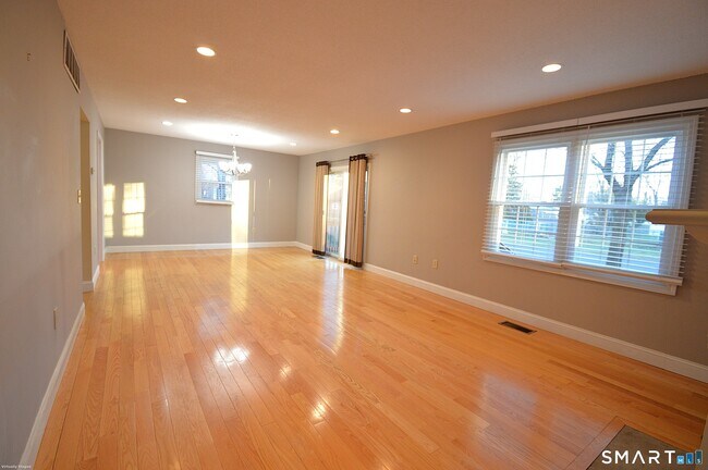 Building Photo - 24 Thorne Rd