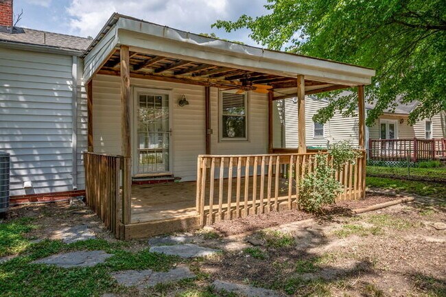 Building Photo - Charming 3-Bedroom, 1 Bath Home located in Sandston-$1750/Mo