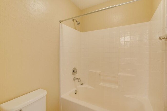 Building Photo - SPACIOUS 3 BEDROOM HOME IN 89044