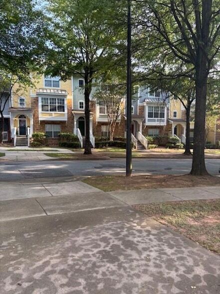 Building Photo - 245 Amal Dr SW