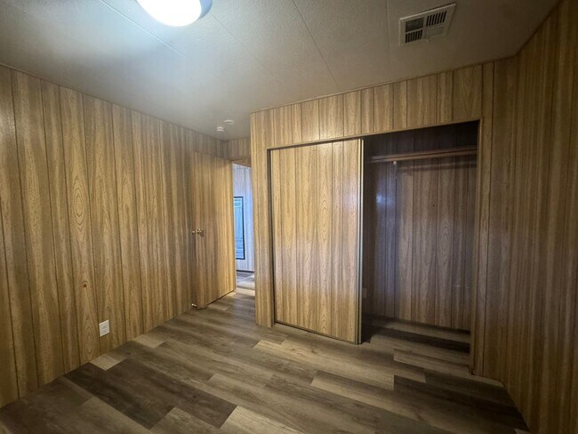 Building Photo - Large Customized 2 Bedroom Manuf Home w/Bonus Room= 3 total bedrooms