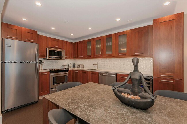 Building Photo - 2301 Collins Ave