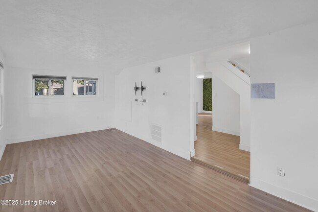 Building Photo - 120 E Ashland Ave