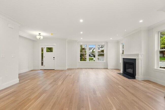 Building Photo - 45 Maplewood St