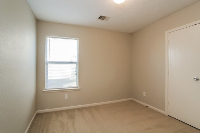 Building Photo - 8107 Sanders Glen Ln