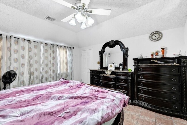 Building Photo - 13523 Pasa Robles Ln