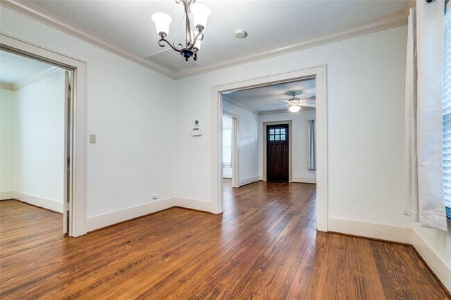 Building Photo - 621 Aurora St