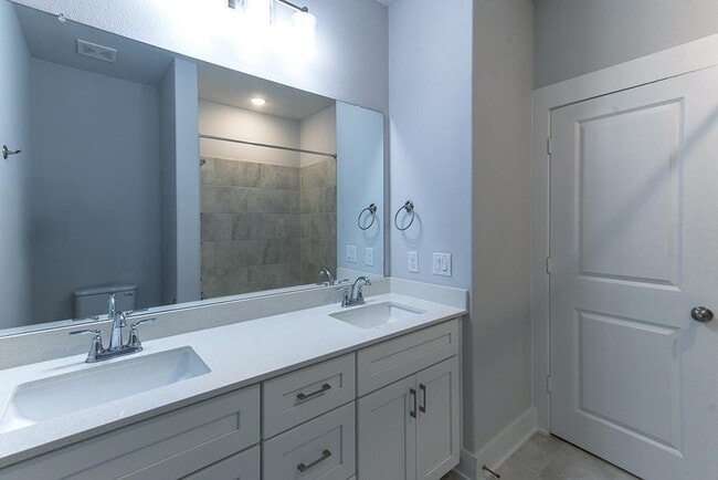 Building Photo - 817 Crystal Oak Ln