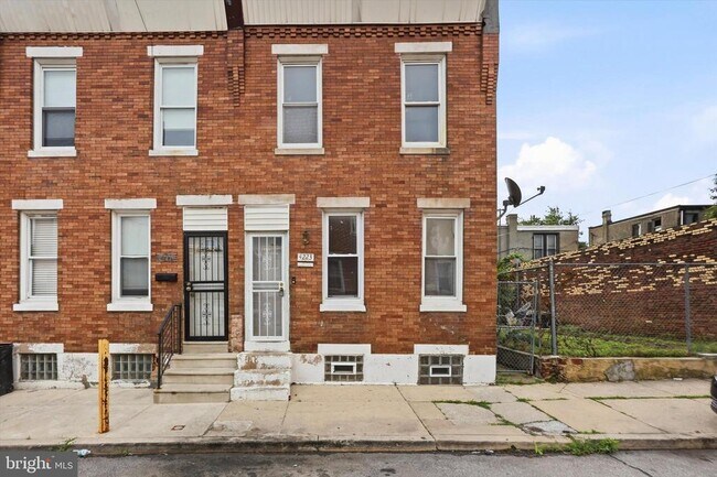 Building Photo - 4223 N Hicks St