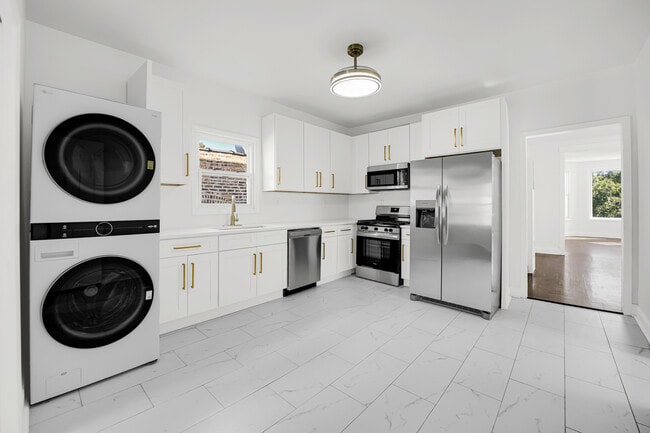 Building Photo - 3836 W Diversey Ave