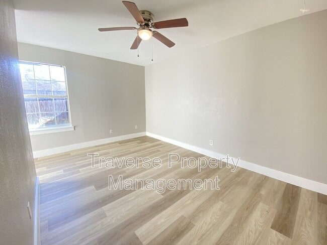 Building Photo - 5125 Sunshine Dr