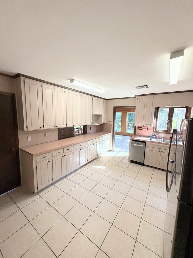 Building Photo - 189 Pinmar Ln