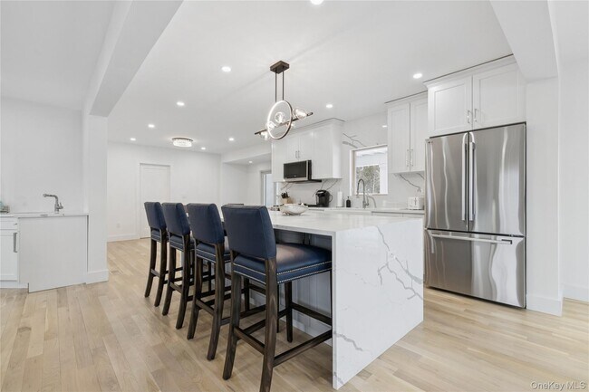 Building Photo - 10 Sagamore Rd