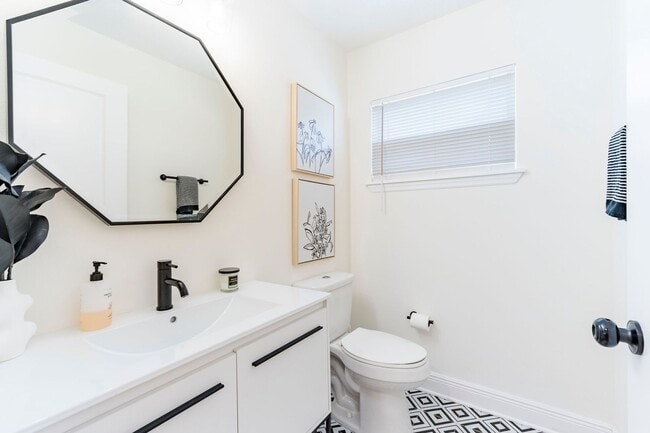 Building Photo - Your Perfect Seasonal or Long Term Rental Awaits!