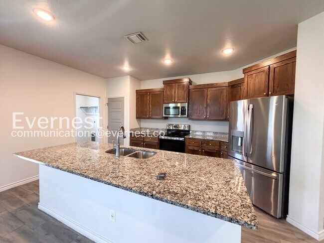 Building Photo - 842 Freedom Cir