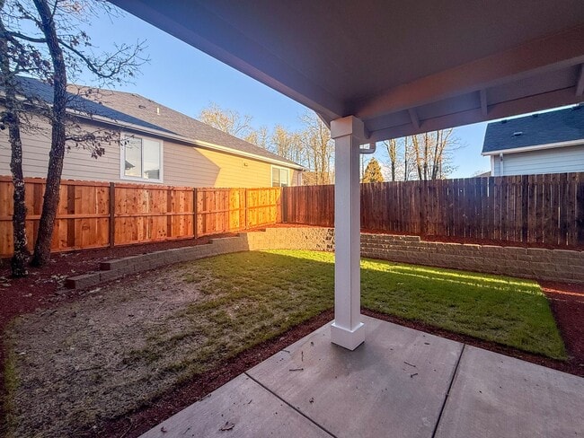 Building Photo - 505-507 NW Hillcrest Dr