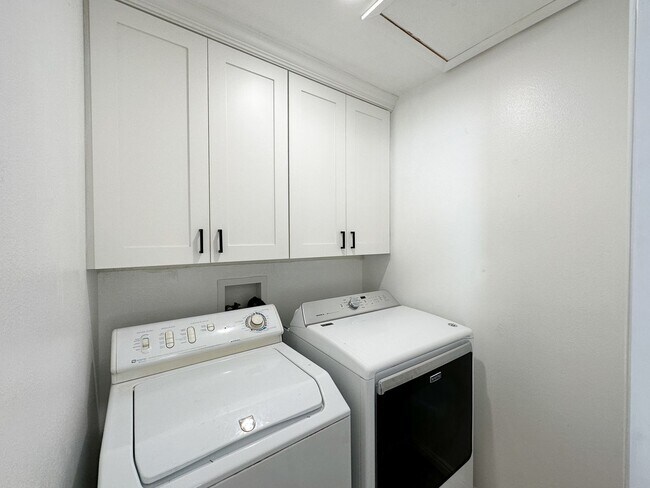 Building Photo - Unique & Fully Renovated Bloomington Home