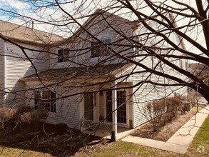 Building Photo - 102 Creston Cir