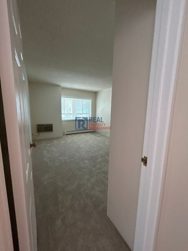Building Photo - 13901 E Marina Dr