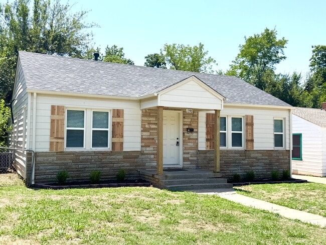 Building Photo - 1748 NE 20th St