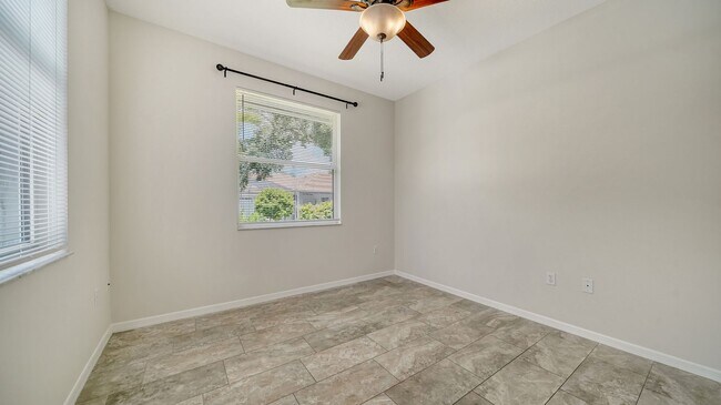 Building Photo - 4-Bedroom Home with Pool in Eastlake Commu...