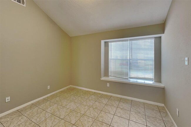 Building Photo - 8514 Greenleaf Lake Dr
