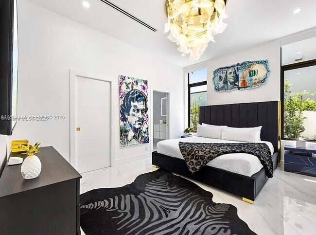 Building Photo - 2225 NE 19th St