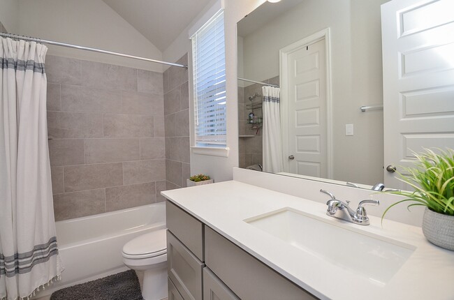 Building Photo - 30247 Gold Finch Pl