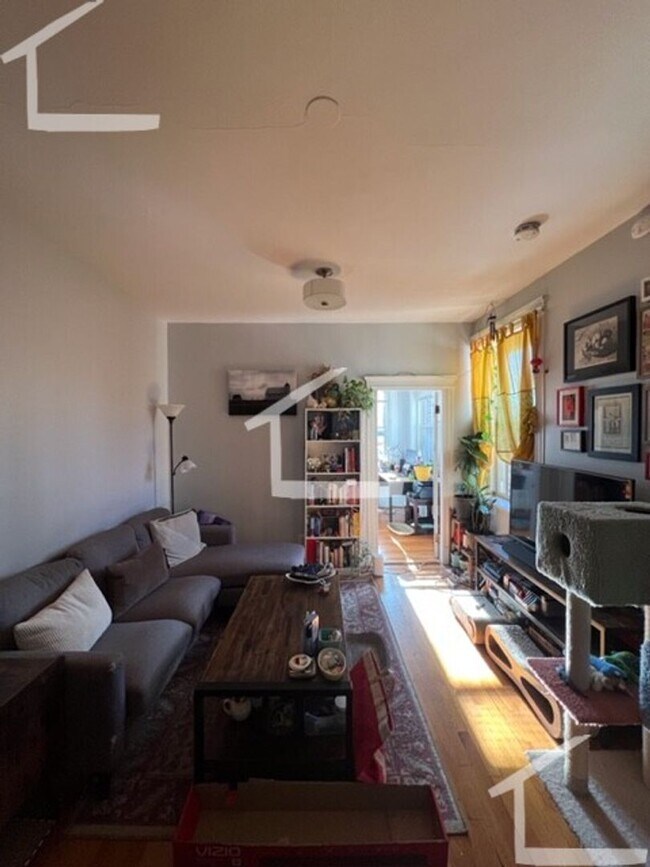 Building Photo - Gorgeous sunny apartment available now due to a lease break - great deal!