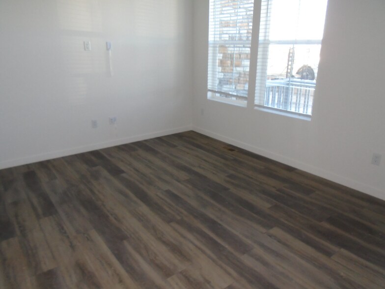 Building Photo - 5387 Euclid Dr