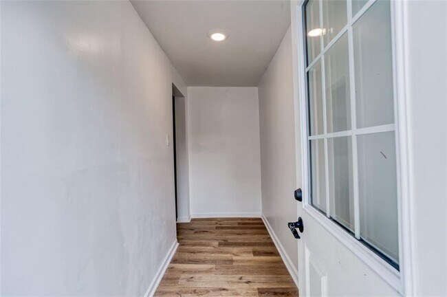 Building Photo - 1349 Lockhaven Cir SW