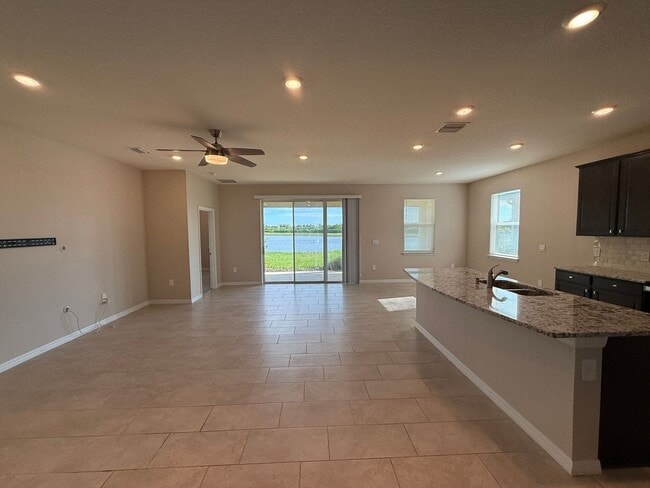 Building Photo - 3 Bedroom 2.5 Bath Single Family Home Prom...