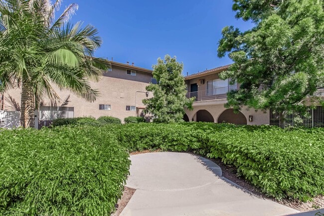 Building Photo - Buena La Vista Apartment Homes