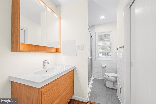 Building Photo - 4838 Drummond Ave