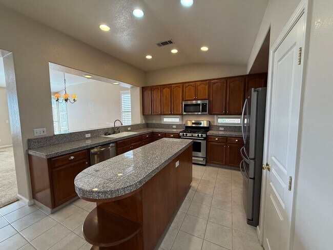 Building Photo - Single story home located in desirable northwest Modesto neighborhood!
