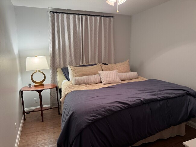 Building Photo - 2912 Windsor Rd