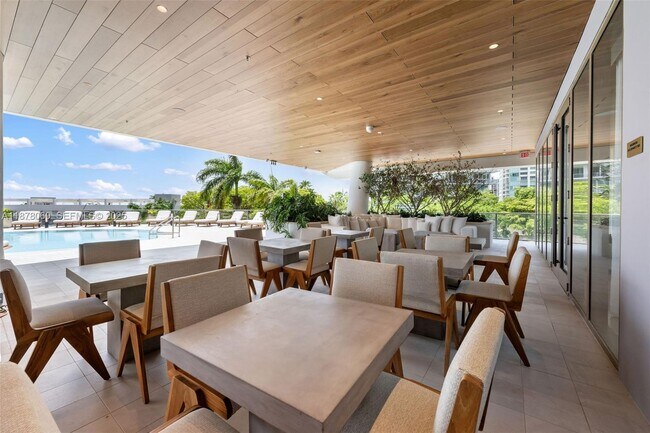 Building Photo - 2678 Tigertail Ave