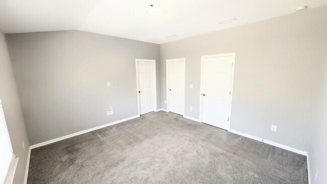 Building Photo - Annual UNfurnished almost BRAND NEW townhome just south of University and Lockwood Ridge!