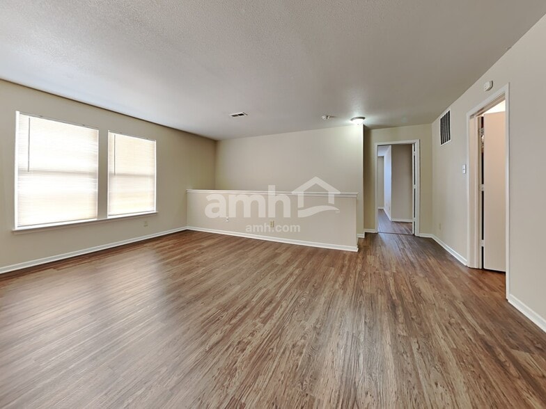 Building Photo - 15424 Gallow Ln